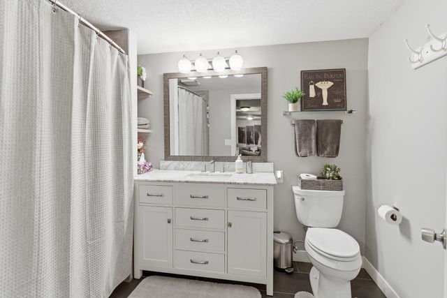 7361 Hunters Run, Eden Prairie, MN 55346