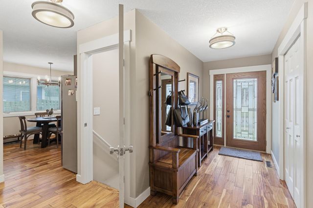 7361 Hunters Run, Eden Prairie, MN 55346