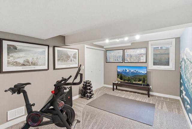 7361 Hunters Run, Eden Prairie, MN 55346