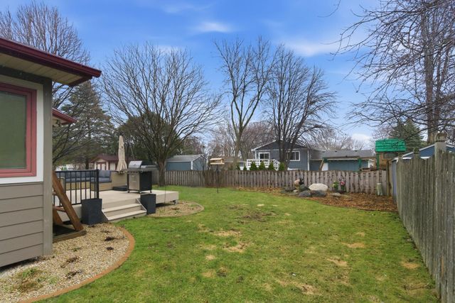 7361 Hunters Run, Eden Prairie, MN 55346