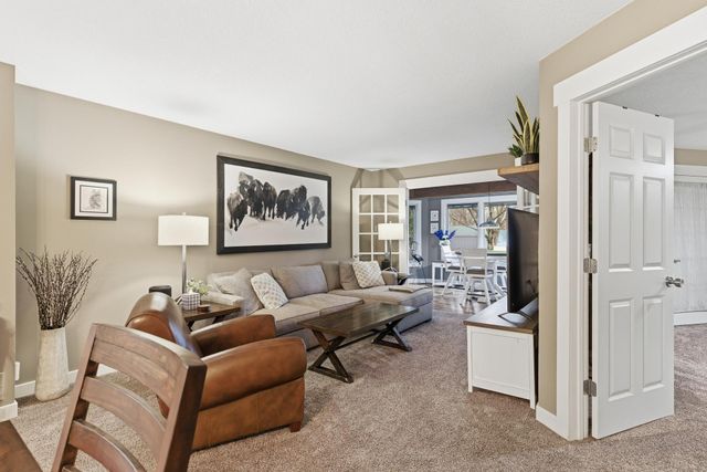 7361 Hunters Run, Eden Prairie, MN 55346