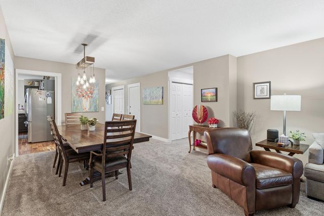 7361 Hunters Run, Eden Prairie, MN 55346