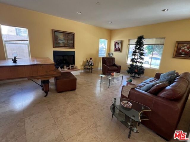 17355 Lemac Street, Northridge (los Angeles), CA 91325