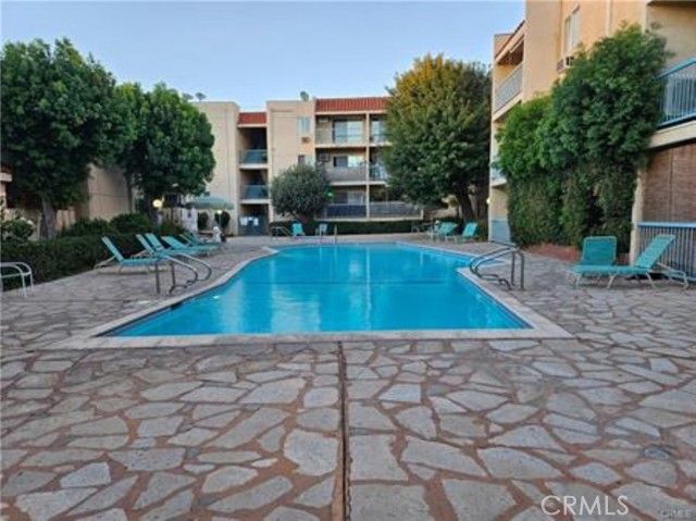 18307 Burbank Boulevard 41, Tarzana (los Angeles), CA 91356