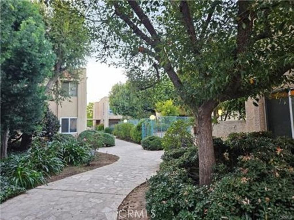 18307 Burbank Boulevard 41, Tarzana (los Angeles), CA 91356