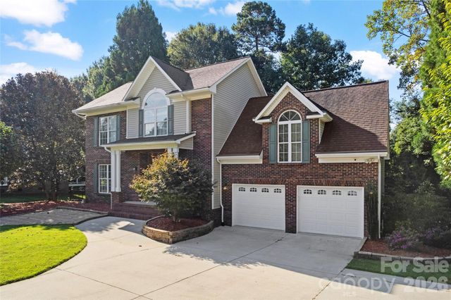 220 35th Avenue NE, Hickory, NC 28601