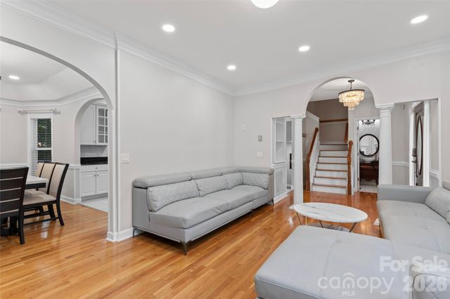 220 35th Avenue NE, Hickory, NC 28601