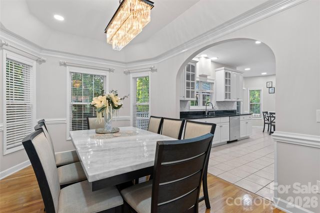 220 35th Avenue NE, Hickory, NC 28601