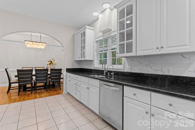 220 35th Avenue NE, Hickory, NC 28601