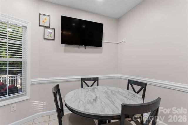220 35th Avenue NE, Hickory, NC 28601