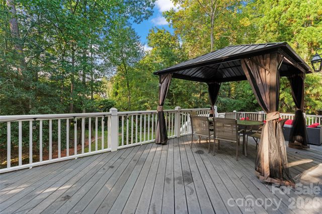 220 35th Avenue NE, Hickory, NC 28601