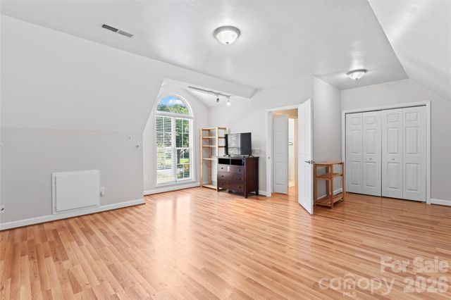 220 35th Avenue NE, Hickory, NC 28601
