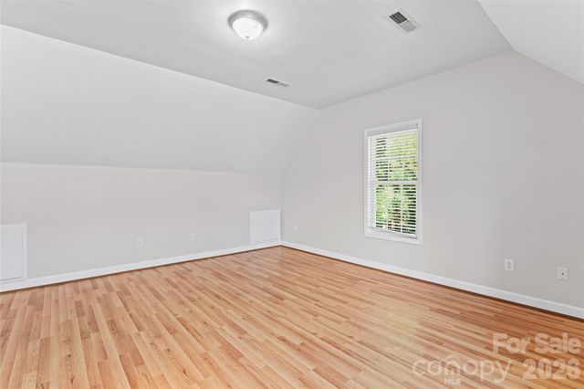 220 35th Avenue NE, Hickory, NC 28601