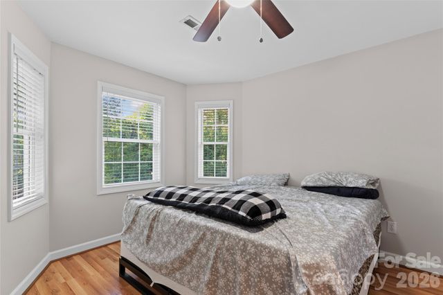 220 35th Avenue NE, Hickory, NC 28601