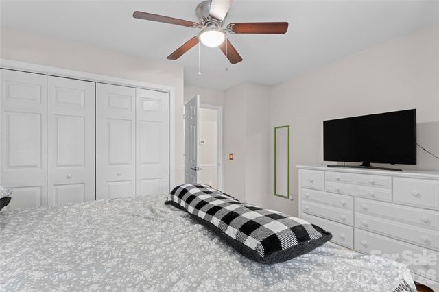 220 35th Avenue NE, Hickory, NC 28601