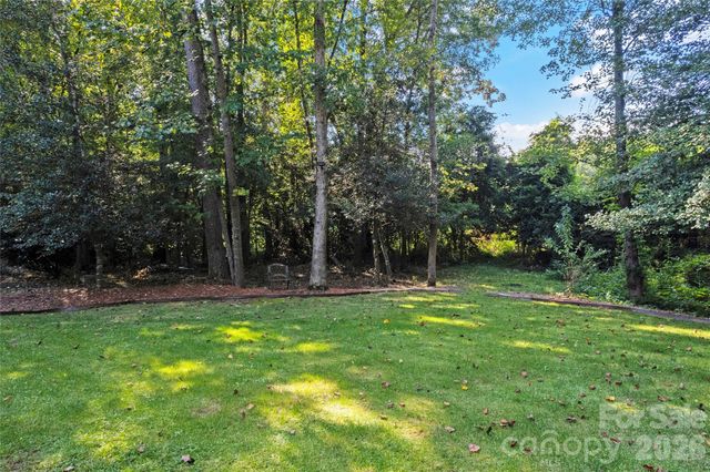 220 35th Avenue NE, Hickory, NC 28601