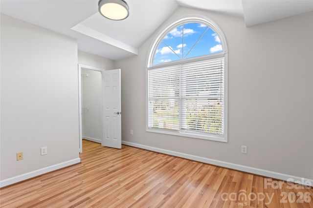 220 35th Avenue NE, Hickory, NC 28601