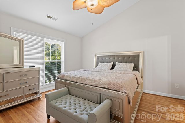 220 35th Avenue NE, Hickory, NC 28601