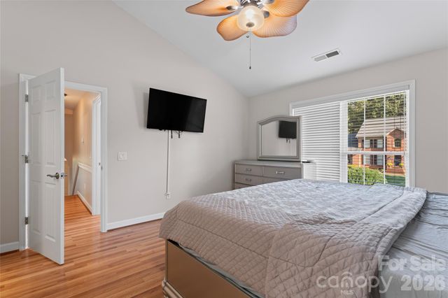 220 35th Avenue NE, Hickory, NC 28601