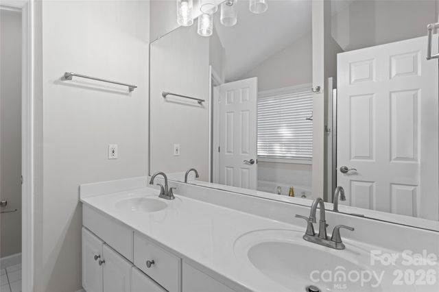 220 35th Avenue NE, Hickory, NC 28601