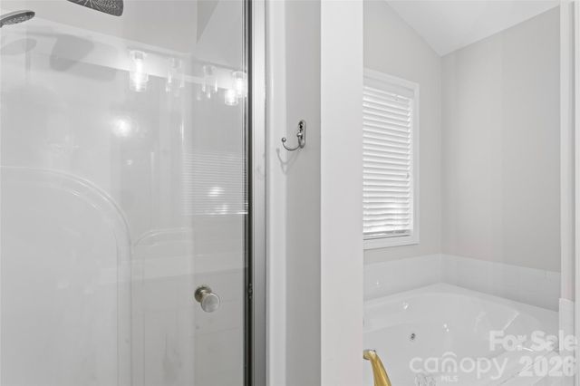 220 35th Avenue NE, Hickory, NC 28601