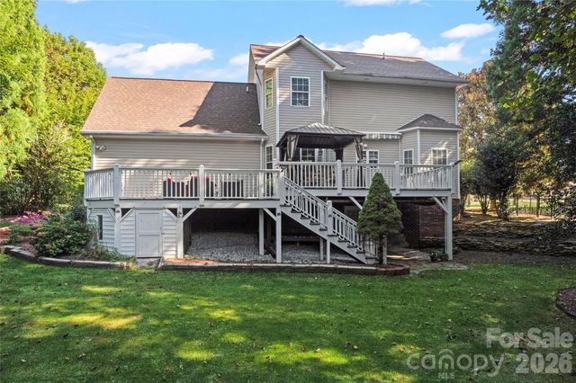 220 35th Avenue NE, Hickory, NC 28601