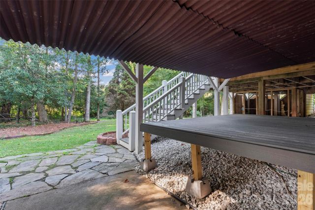 220 35th Avenue NE, Hickory, NC 28601
