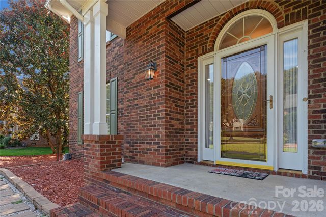 220 35th Avenue NE, Hickory, NC 28601