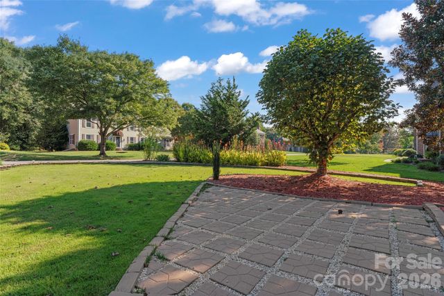 220 35th Avenue NE, Hickory, NC 28601