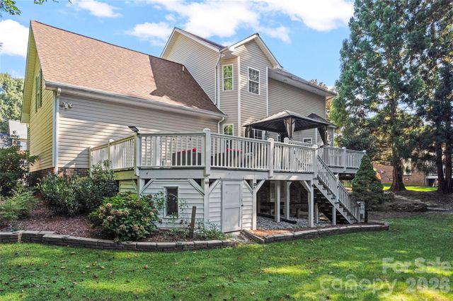 220 35th Avenue NE, Hickory, NC 28601