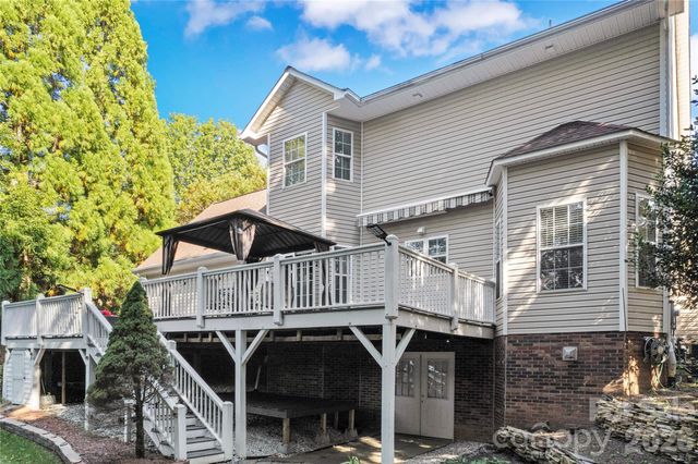 220 35th Avenue NE, Hickory, NC 28601