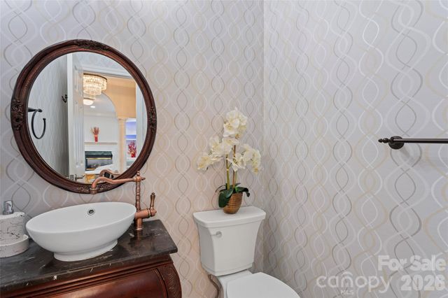 220 35th Avenue NE, Hickory, NC 28601