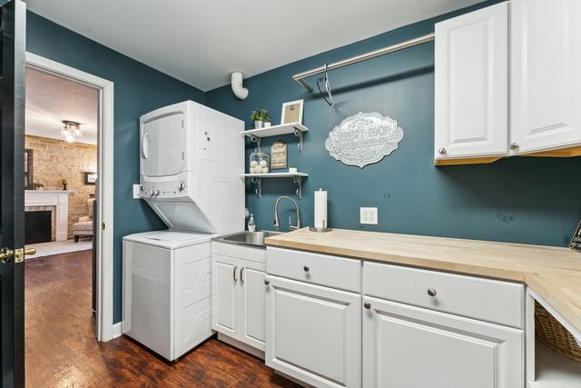 353 E Butterfield Road, Elmhurst, IL 60126