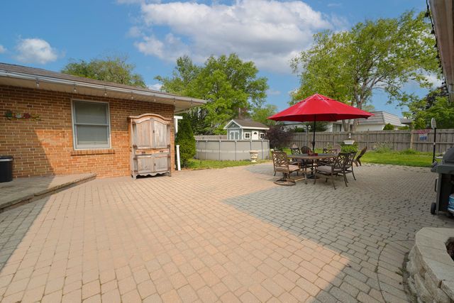 353 E Butterfield Road, Elmhurst, IL 60126