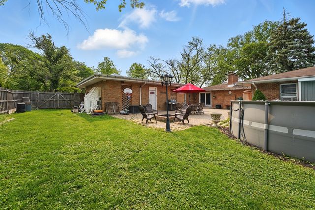 353 E Butterfield Road, Elmhurst, IL 60126