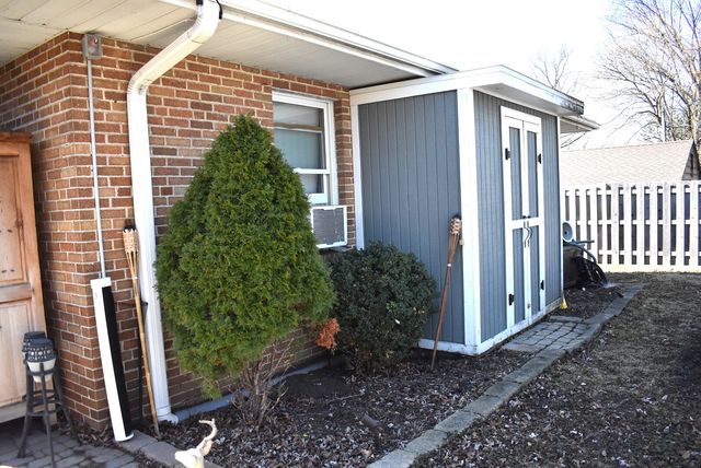 353 E Butterfield Road, Elmhurst, IL 60126