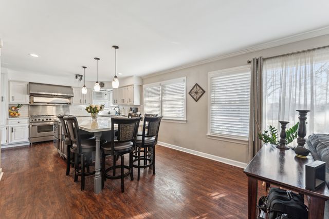353 E Butterfield Road, Elmhurst, IL 60126