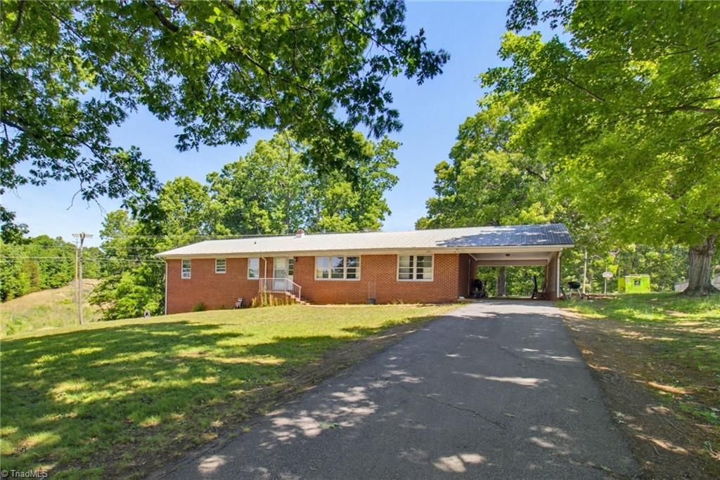 605 Clarksbury Church Road, Thomasville, NC 27360