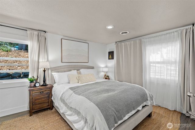 2827 NE Alder Street, Bremerton, WA 98310