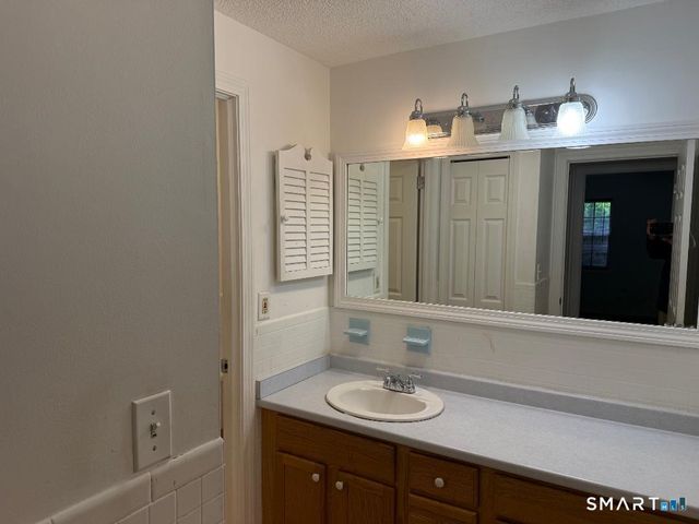 1218 Middle Turnpike West A, Manchester, CT 06040