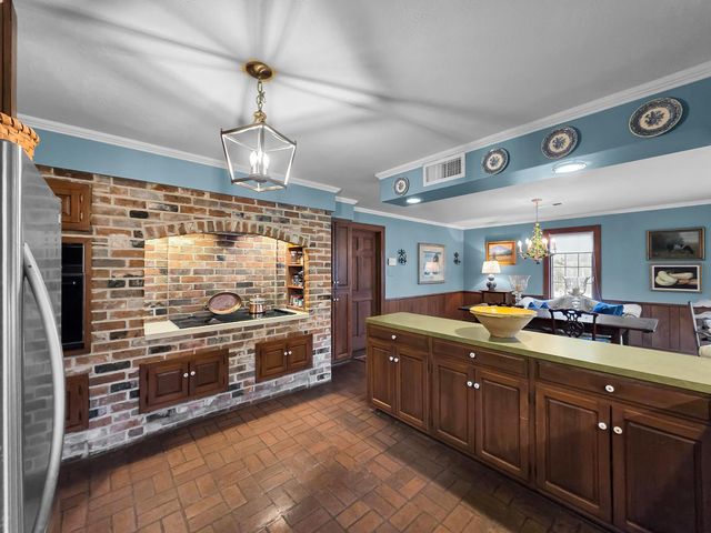 880 W Walton Road, Lumberton, TX 77657