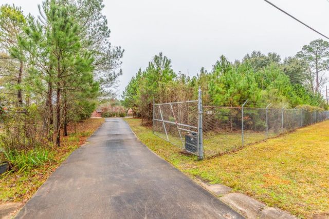 880 W Walton Road, Lumberton, TX 77657