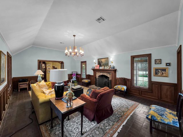 880 W Walton Road, Lumberton, TX 77657