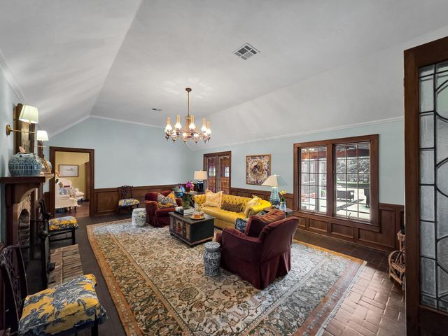 880 W Walton Road, Lumberton, TX 77657