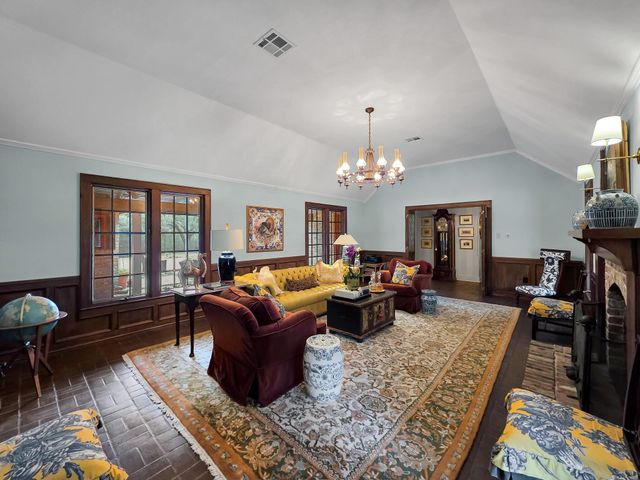 880 W Walton Road, Lumberton, TX 77657