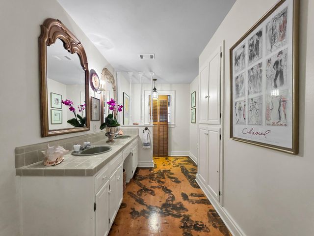 880 W Walton Road, Lumberton, TX 77657