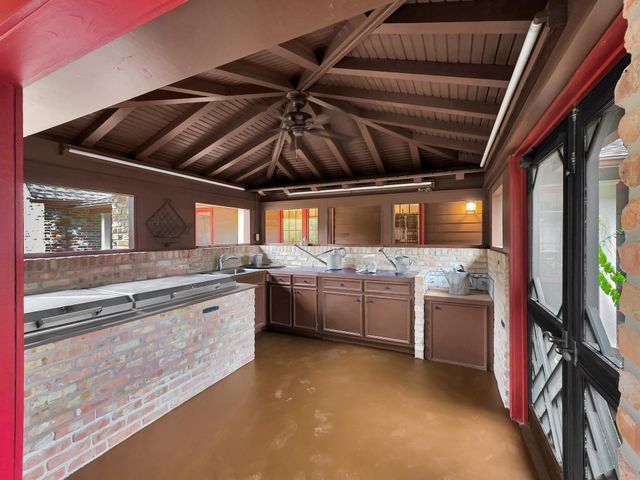 880 W Walton Road, Lumberton, TX 77657