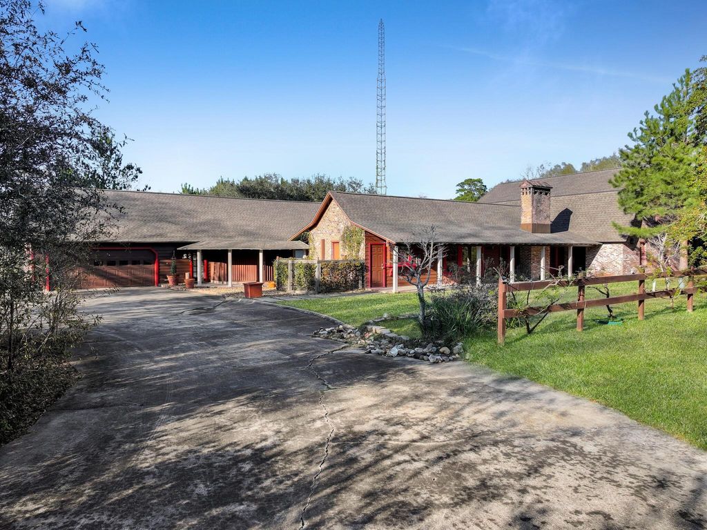 880 W Walton Road, Lumberton, TX 77657