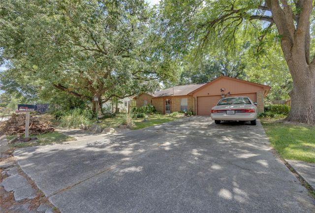 4503 Coachman Drive, Baytown, TX 77521