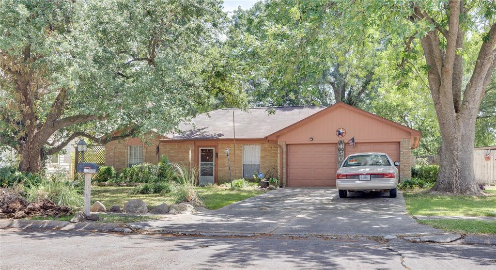 4503 Coachman Drive, Baytown, TX 77521